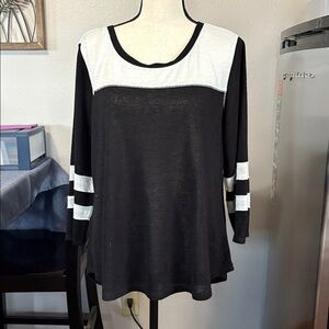 Women’s Maurices Size Large 3/4” sleeve tunic top